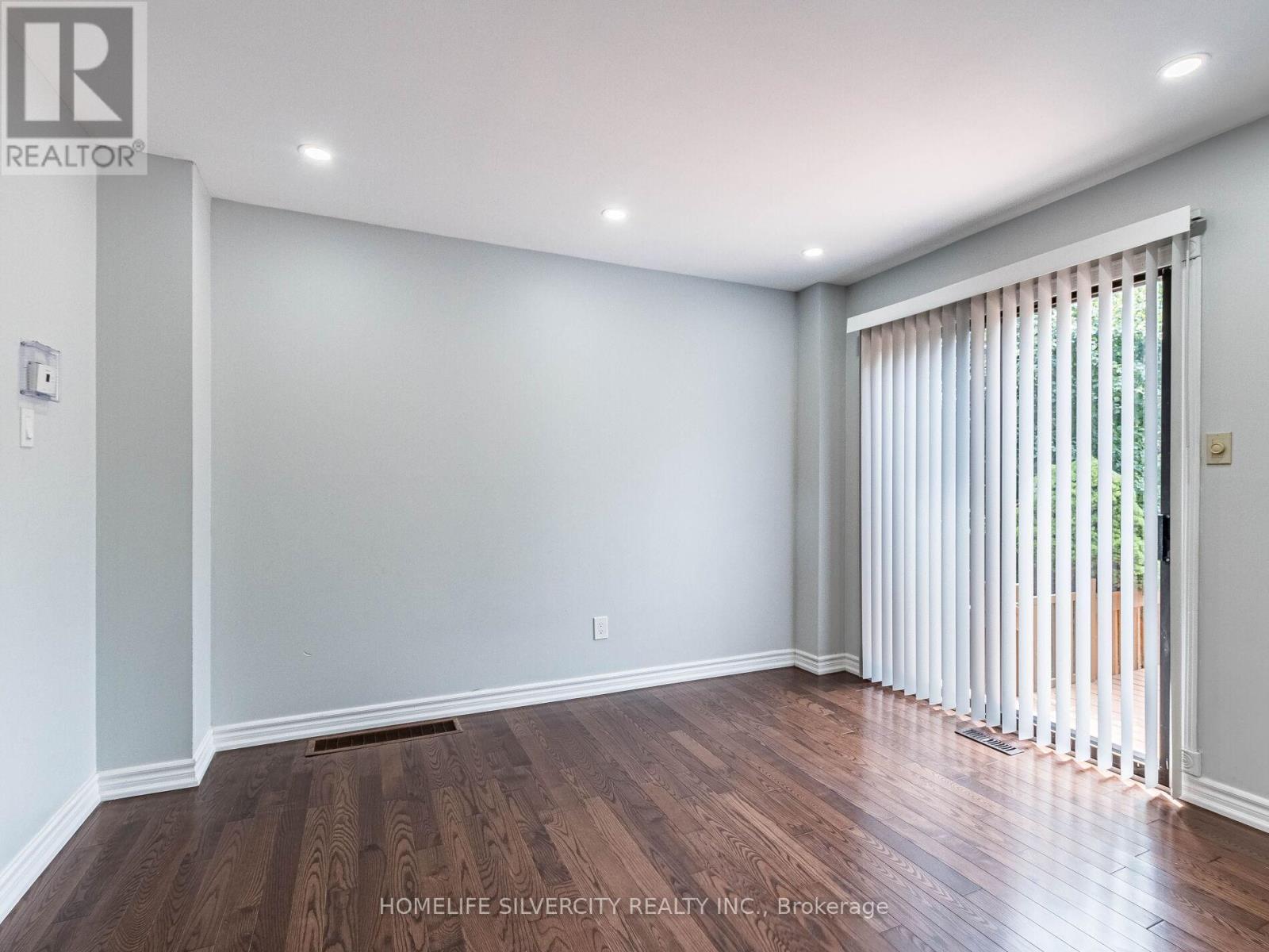 Photo 16 of 1 30 Castlehill Road, Brampton ON