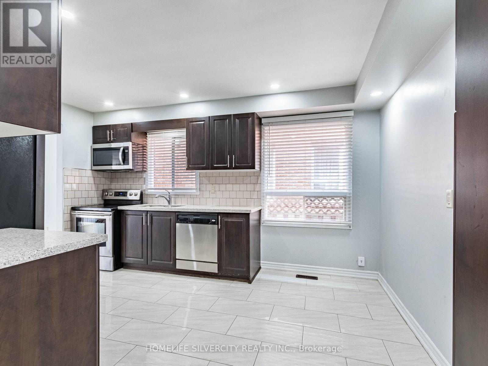 Photo 17 of 1 30 Castlehill Road, Brampton ON