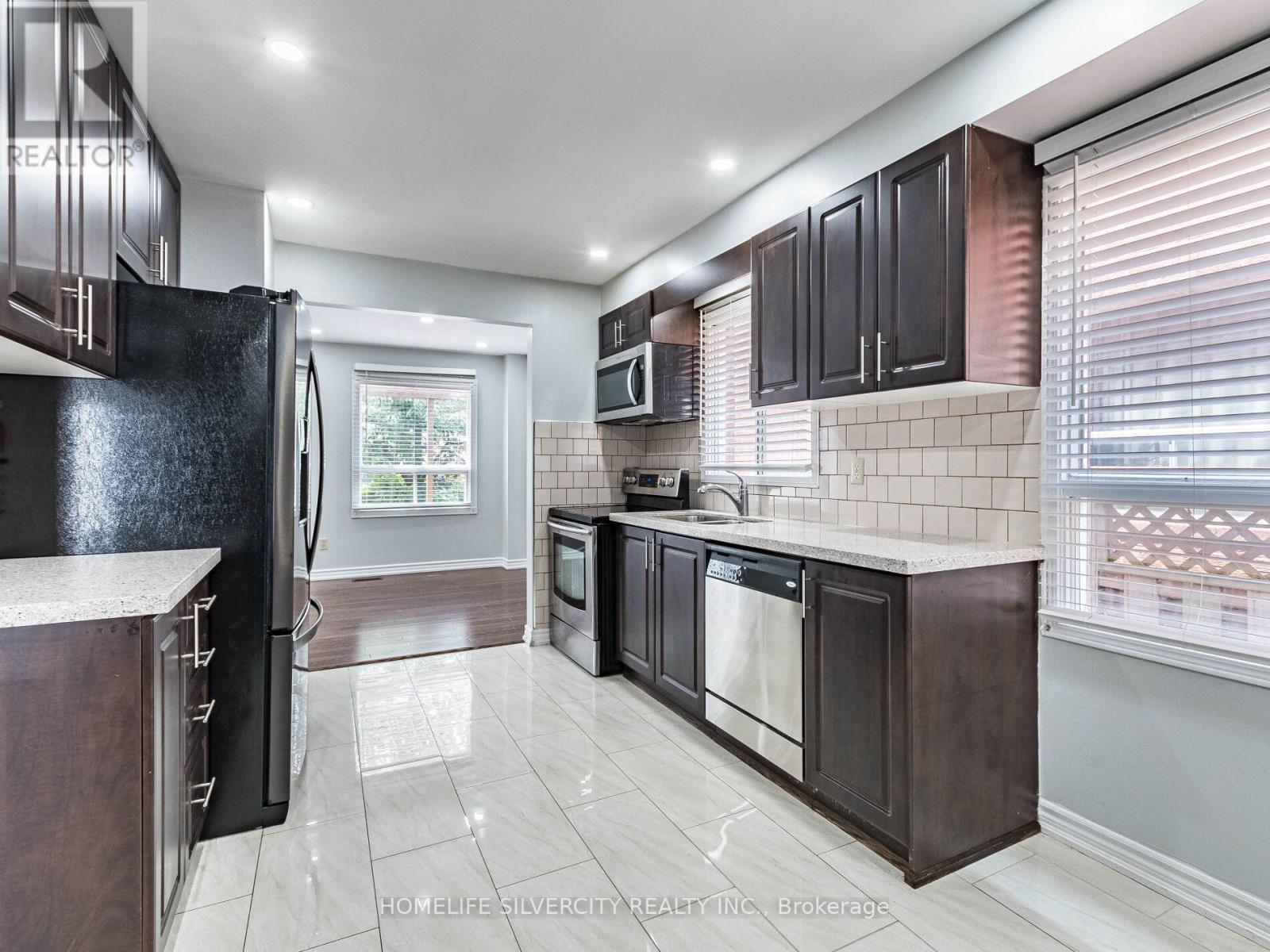 Photo 18 of 1 30 Castlehill Road, Brampton ON