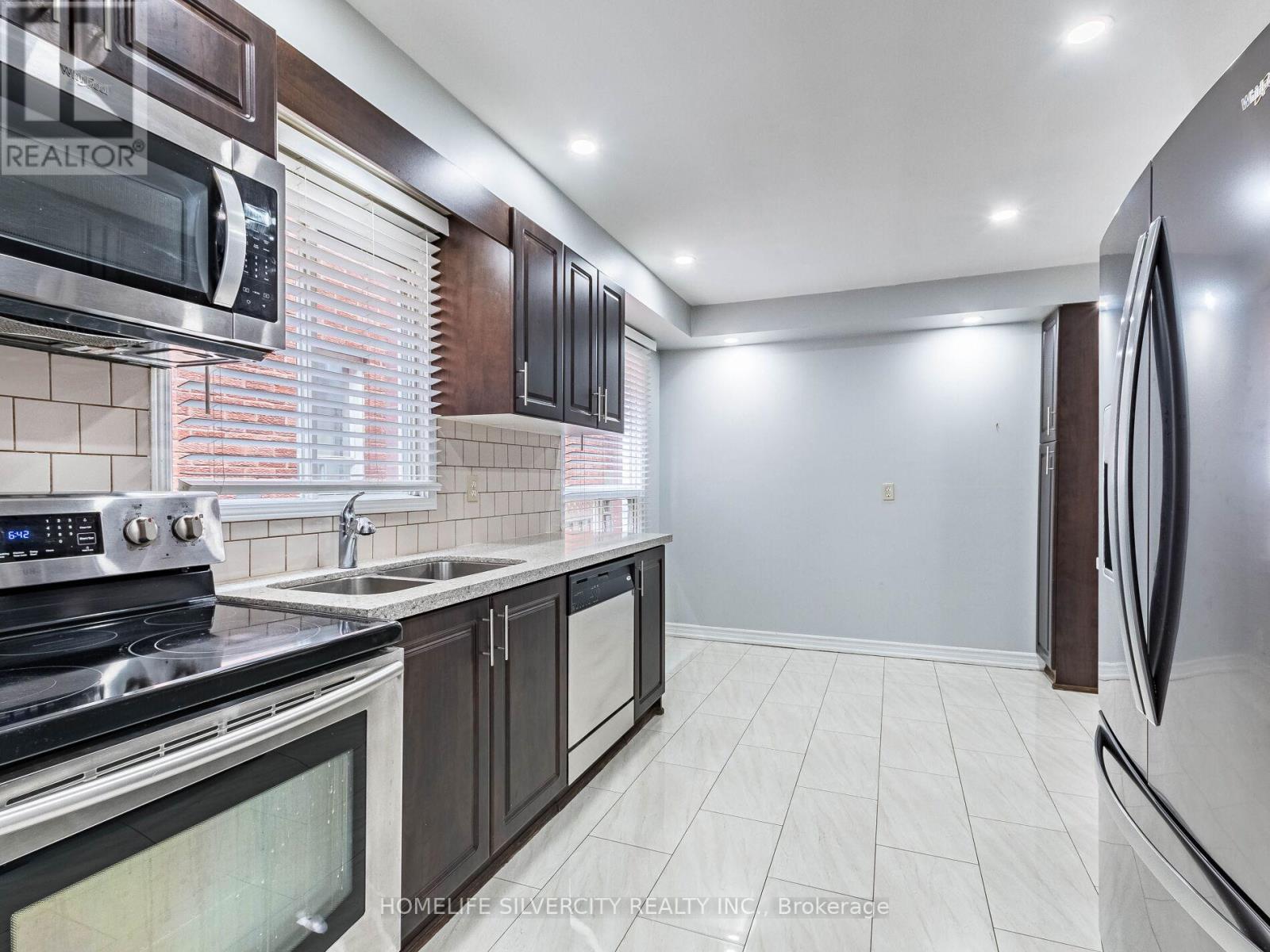 Photo 21 of 1 30 Castlehill Road, Brampton ON