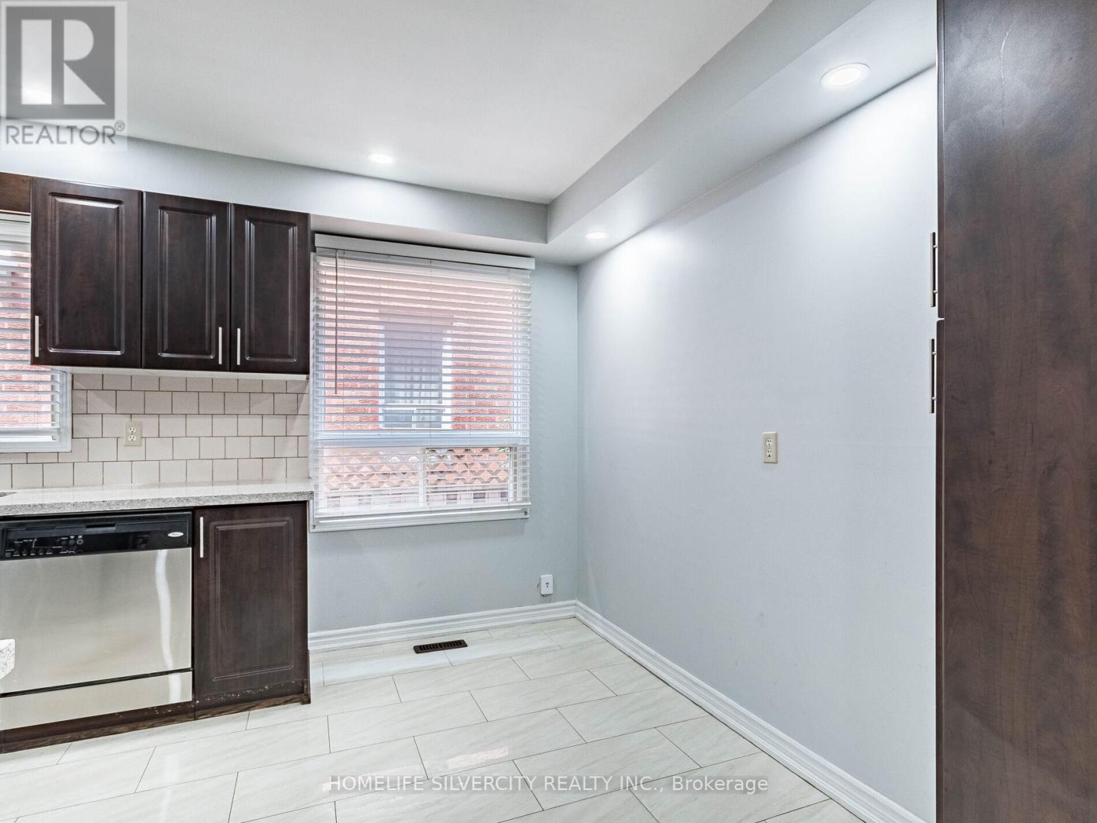 Photo 23 of 1 30 Castlehill Road, Brampton ON