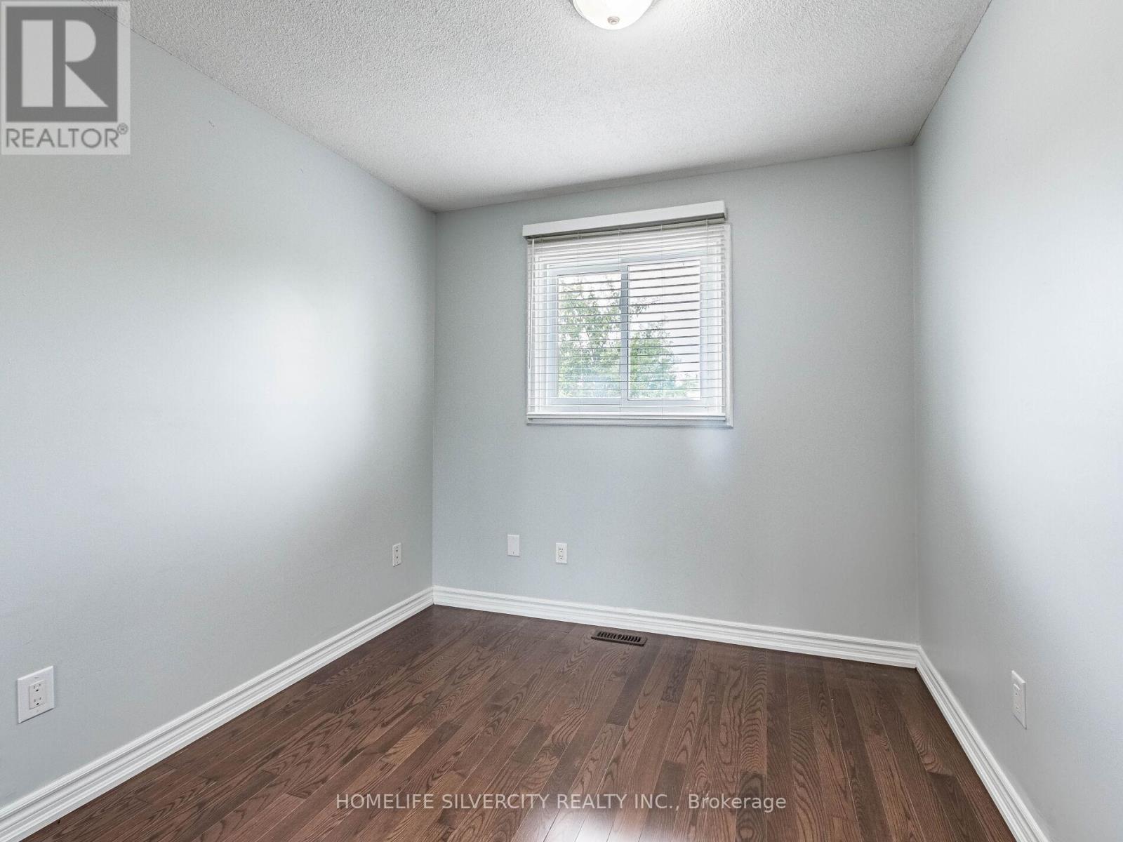 Photo 33 of 1 30 Castlehill Road, Brampton ON
