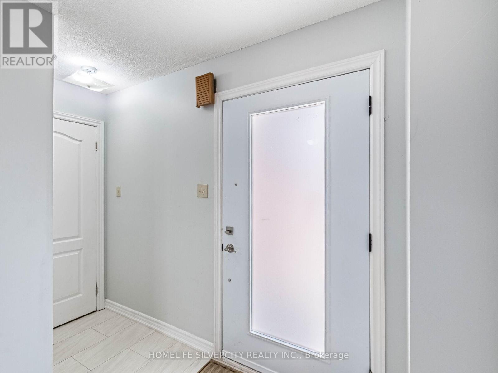 Photo 7 of 1 30 Castlehill Road, Brampton ON