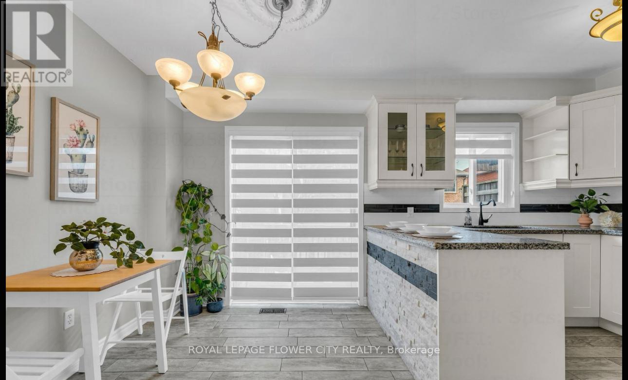 Photo 4 of 3836 Allcroft Road, Mississauga ON