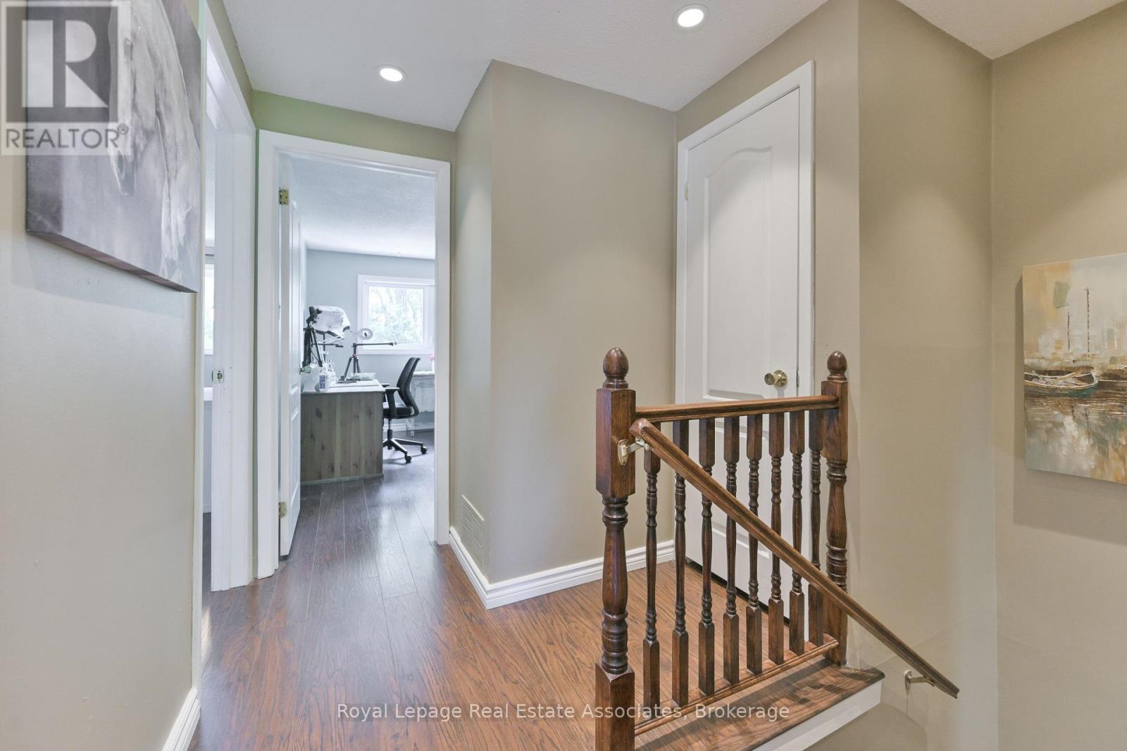 Photo 12 of 252 Royal Salisbury Way, Brampton ON