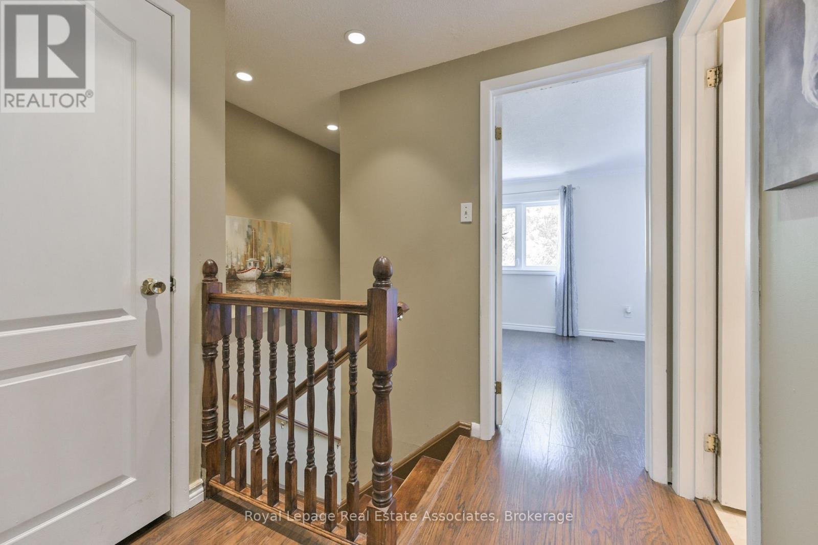 Photo 13 of 252 Royal Salisbury Way, Brampton ON
