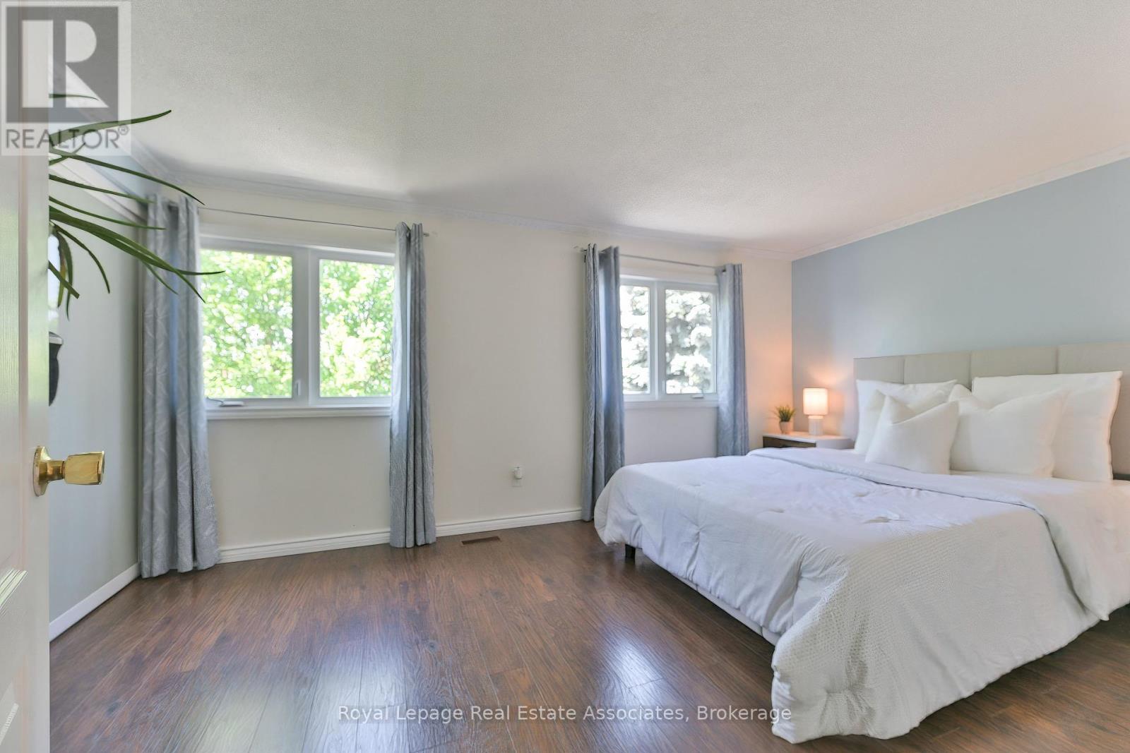 Photo 14 of 252 Royal Salisbury Way, Brampton ON