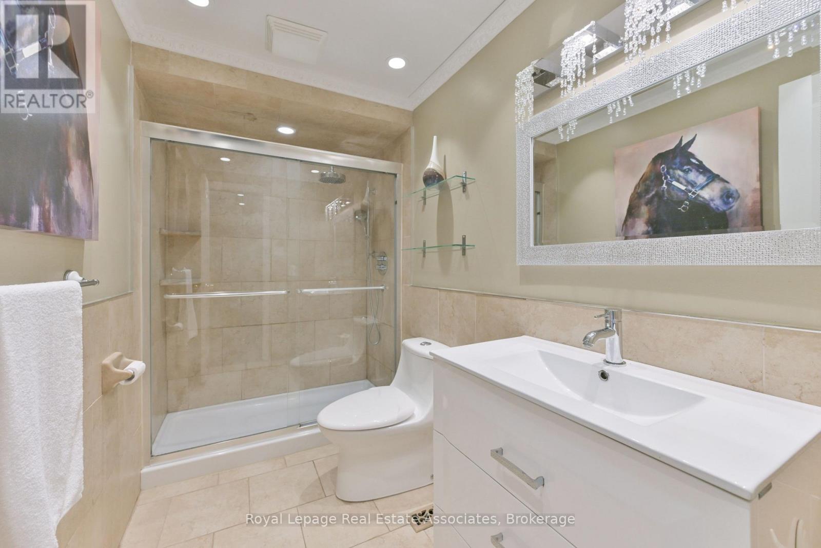 Photo 20 of 252 Royal Salisbury Way, Brampton ON