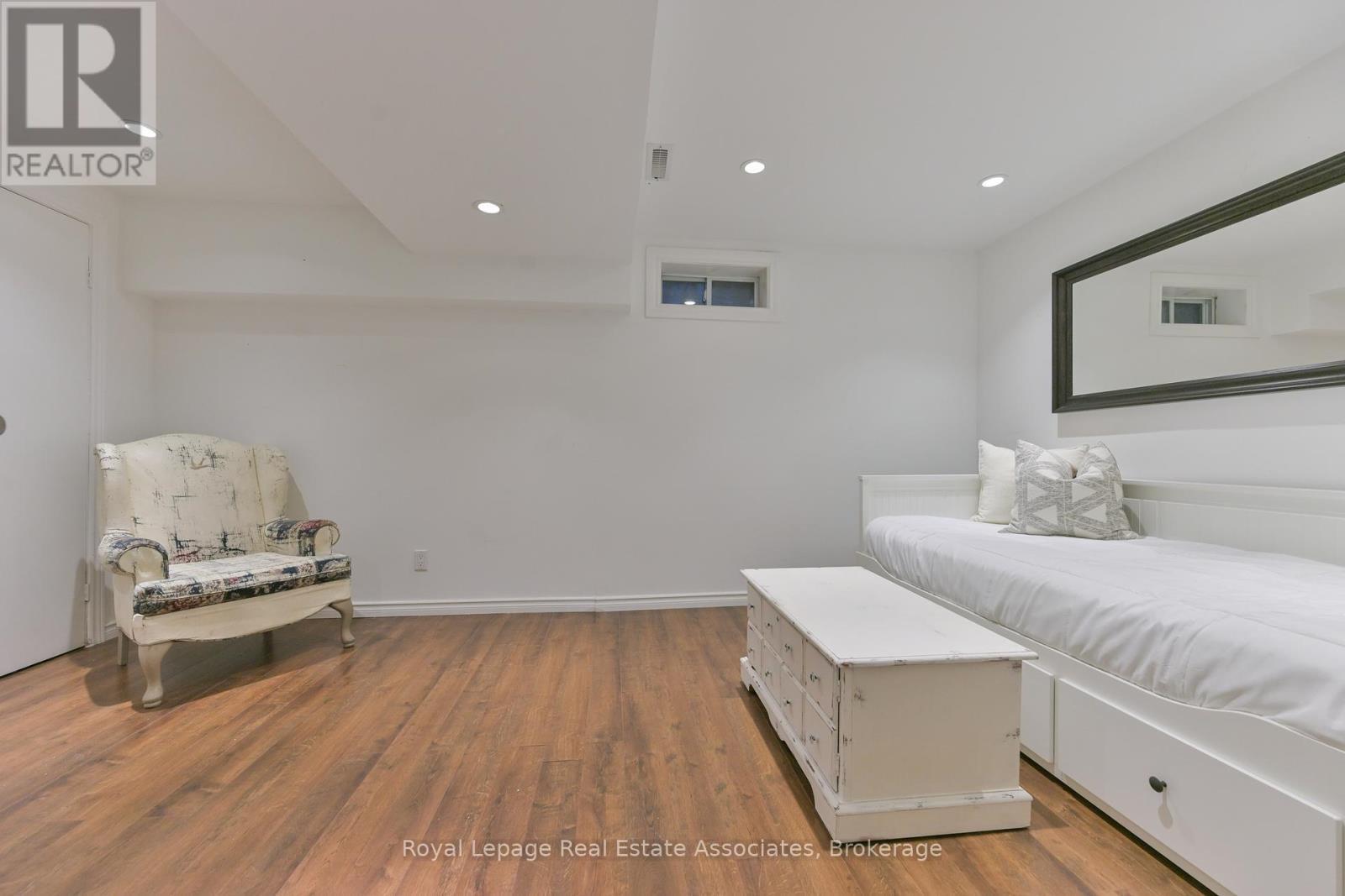 Photo 22 of 252 Royal Salisbury Way, Brampton ON