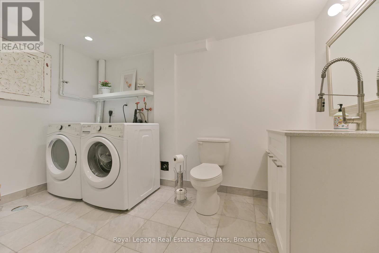 Photo 24 of 252 Royal Salisbury Way, Brampton ON