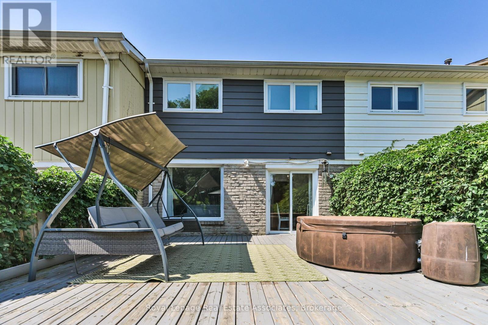 Photo 26 of 252 Royal Salisbury Way, Brampton ON