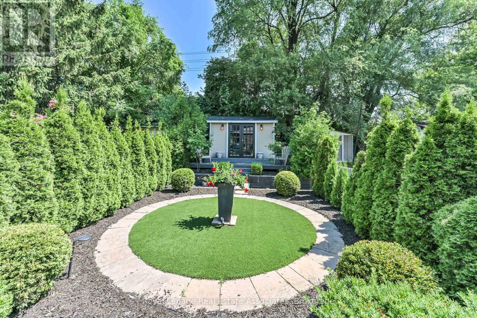 Photo 28 of 252 Royal Salisbury Way, Brampton ON