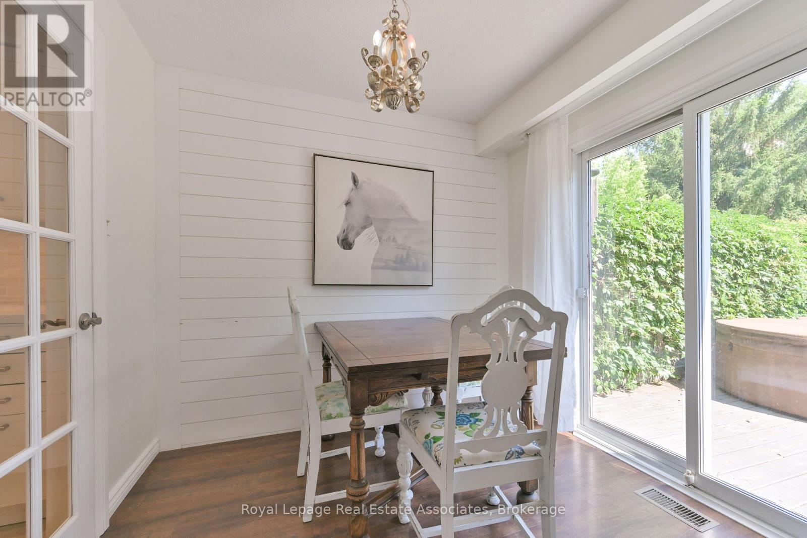 Photo 7 of 252 Royal Salisbury Way, Brampton ON