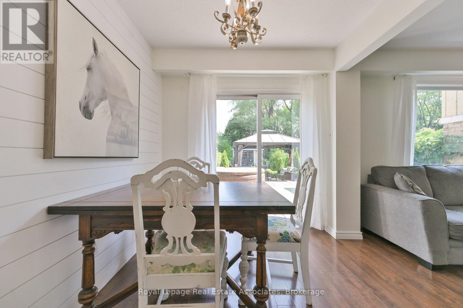 Photo 8 of 252 Royal Salisbury Way, Brampton ON