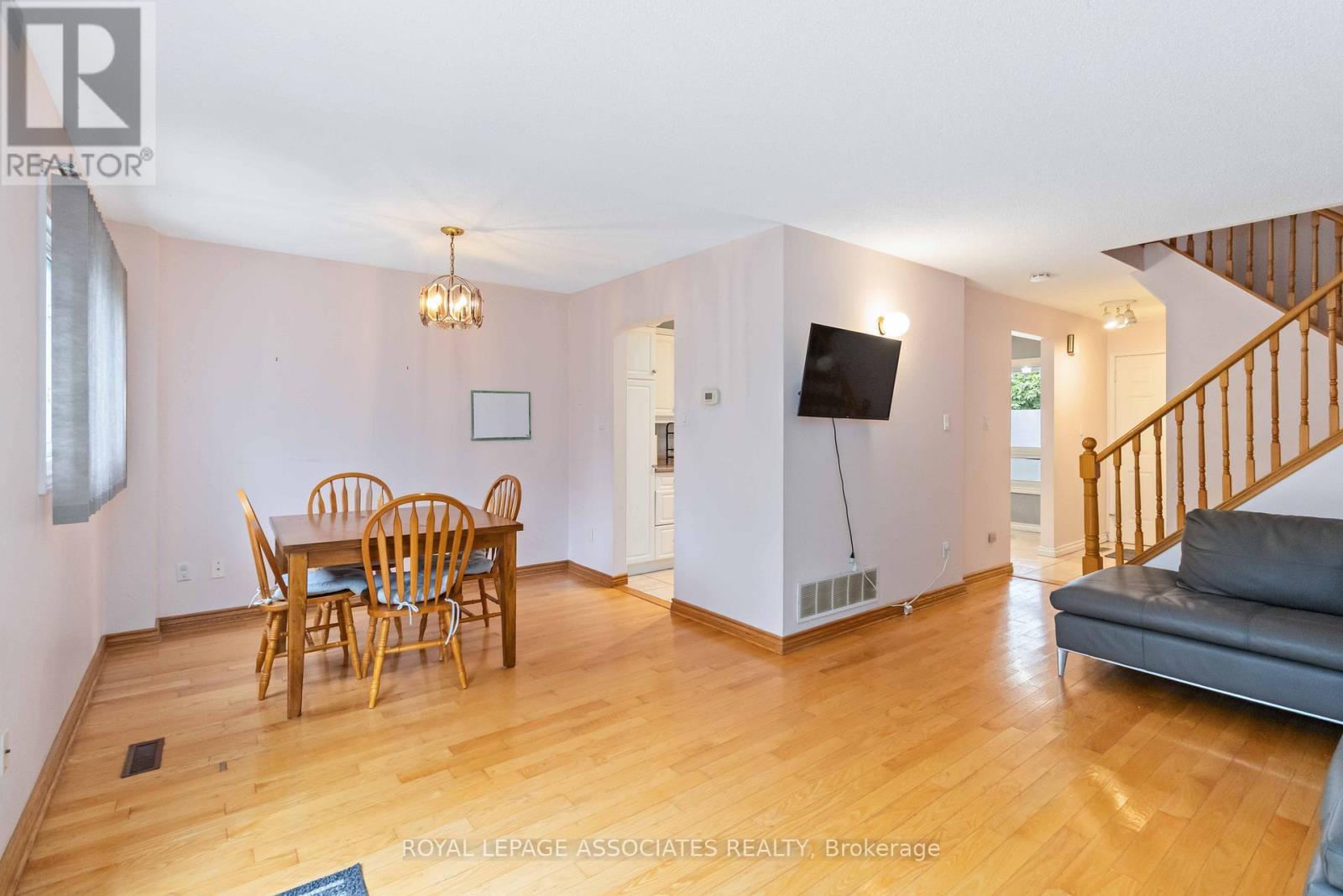 Photo 10 of 4343 Lee Drive, Mississauga ON