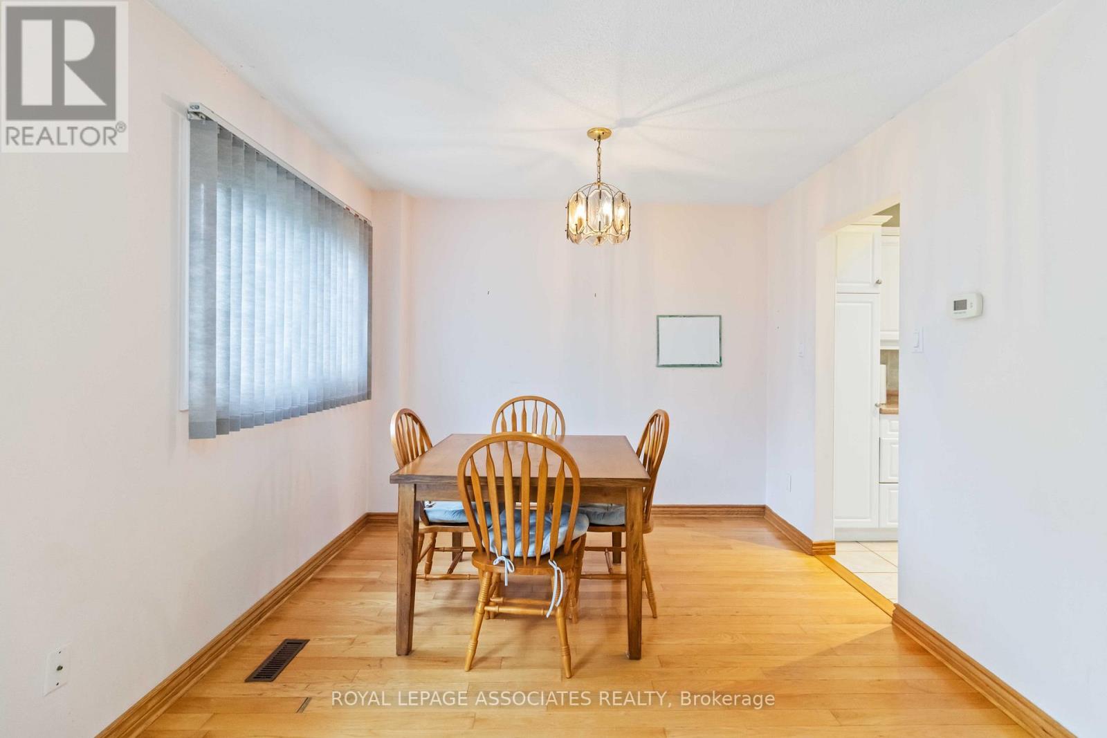 Photo 11 of 4343 Lee Drive, Mississauga ON