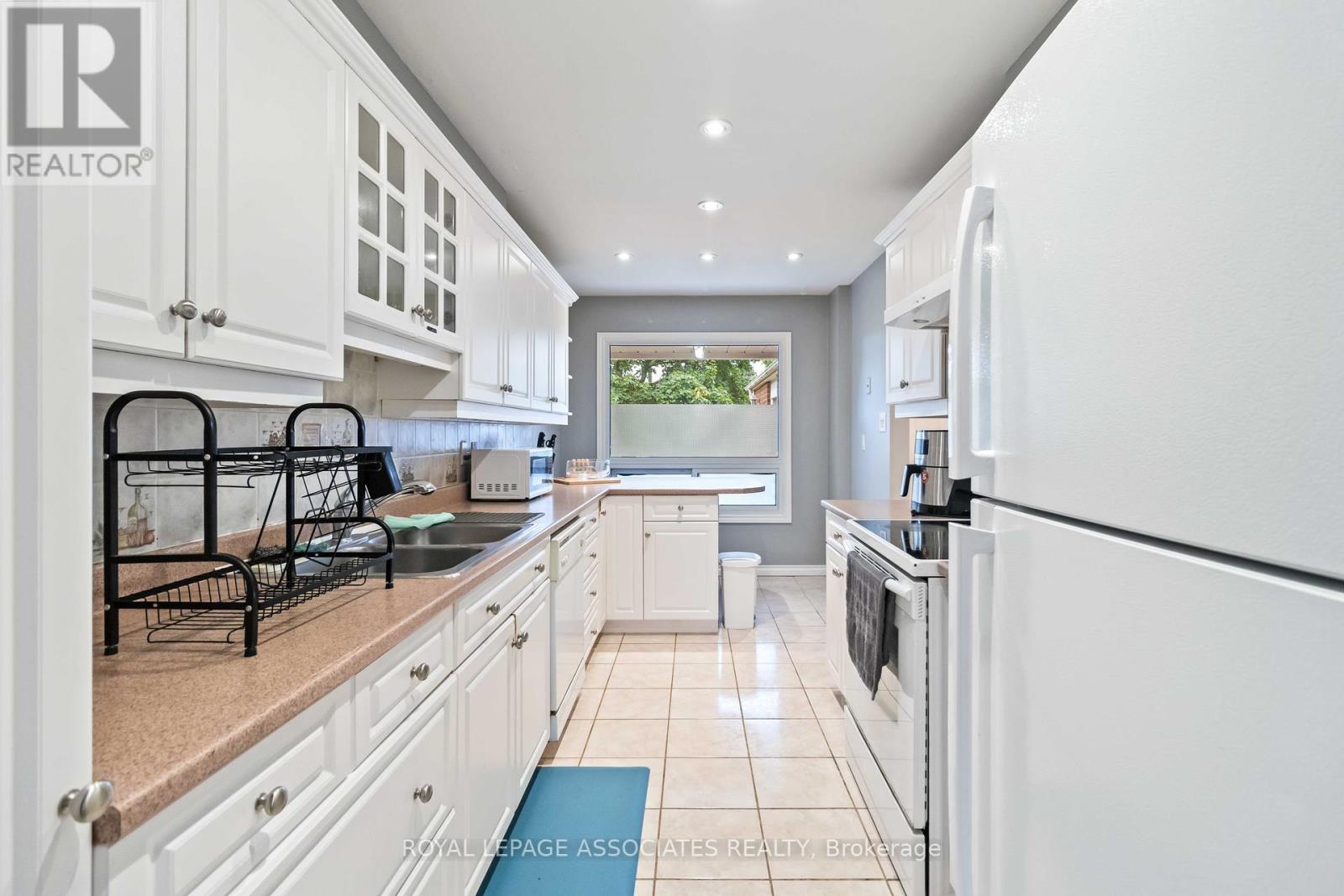 Photo 14 of 4343 Lee Drive, Mississauga ON
