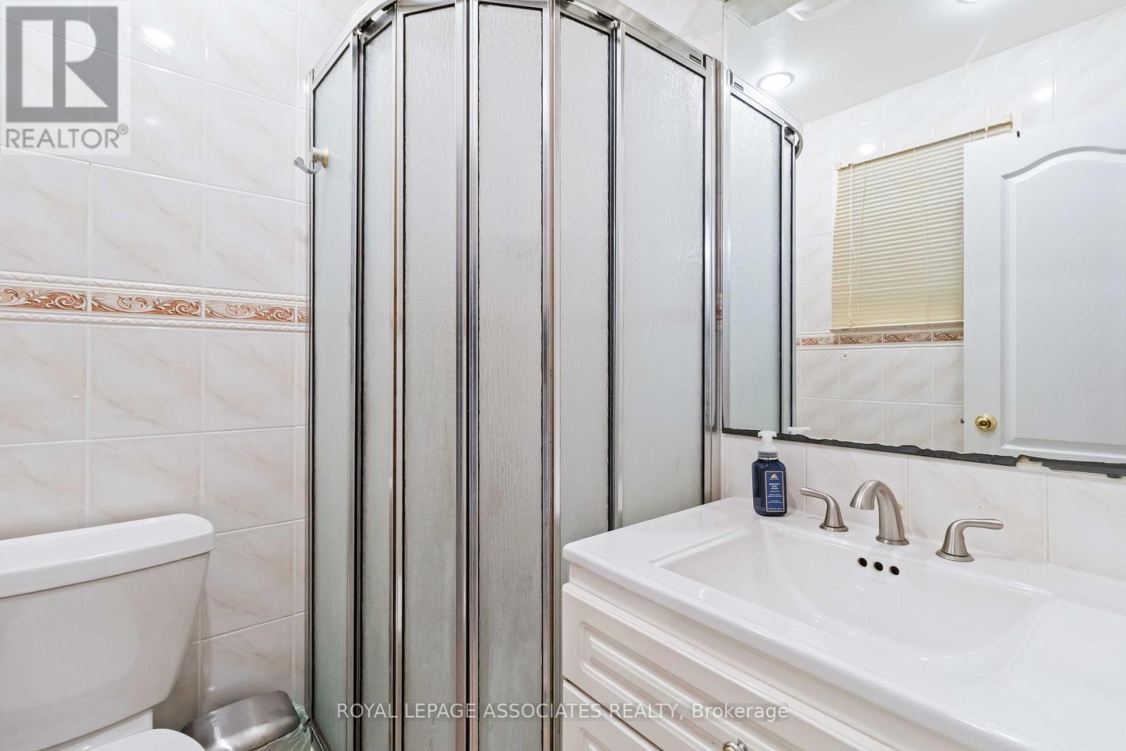 Photo 16 of 4343 Lee Drive, Mississauga ON