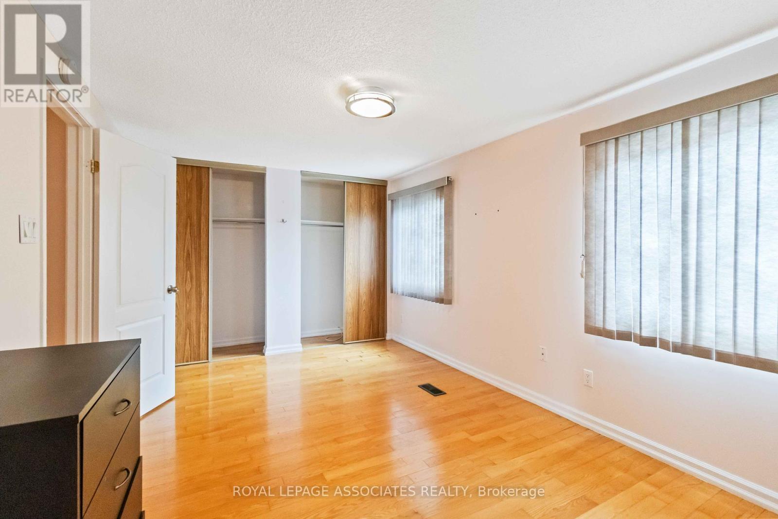 Photo 17 of 4343 Lee Drive, Mississauga ON