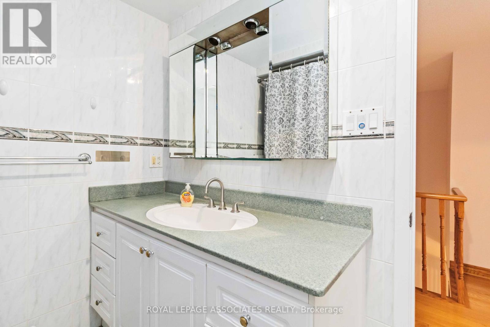 Photo 20 of 4343 Lee Drive, Mississauga ON