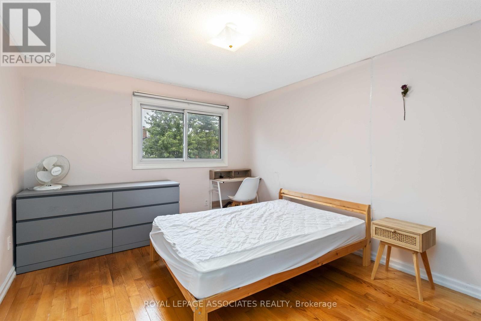 Photo 21 of 4343 Lee Drive, Mississauga ON