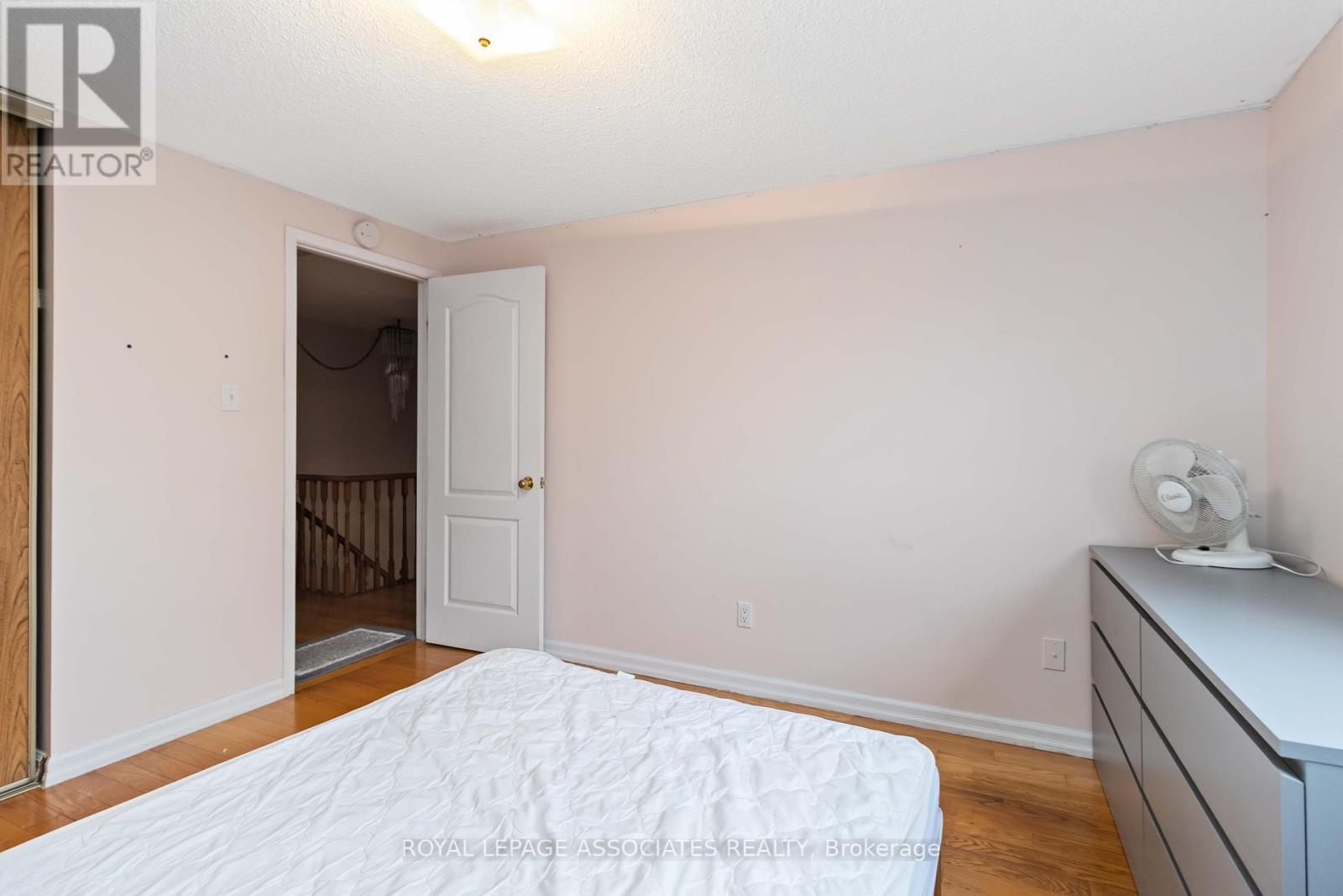 Photo 22 of 4343 Lee Drive, Mississauga ON