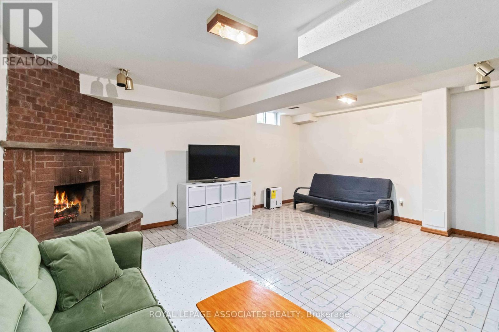 Photo 24 of 4343 Lee Drive, Mississauga ON