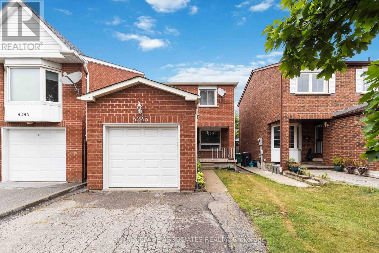Photo 3 of 4343 Lee Drive, Mississauga ON