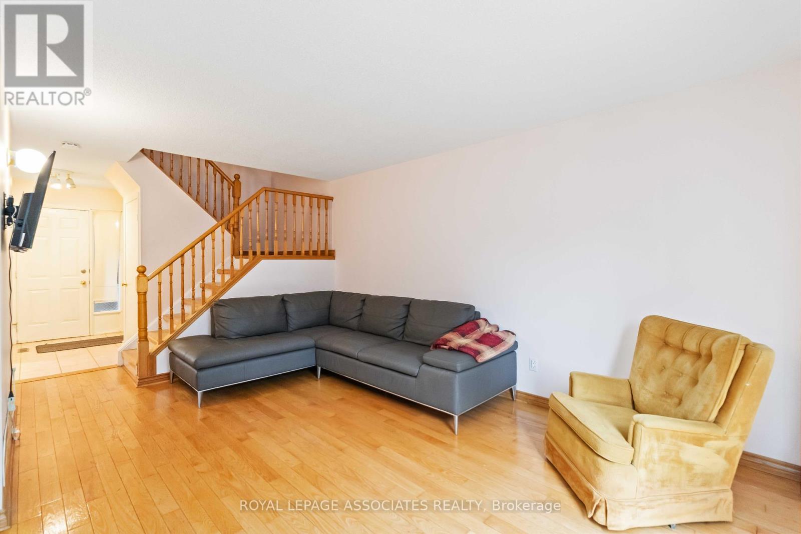 Photo 6 of 4343 Lee Drive, Mississauga ON