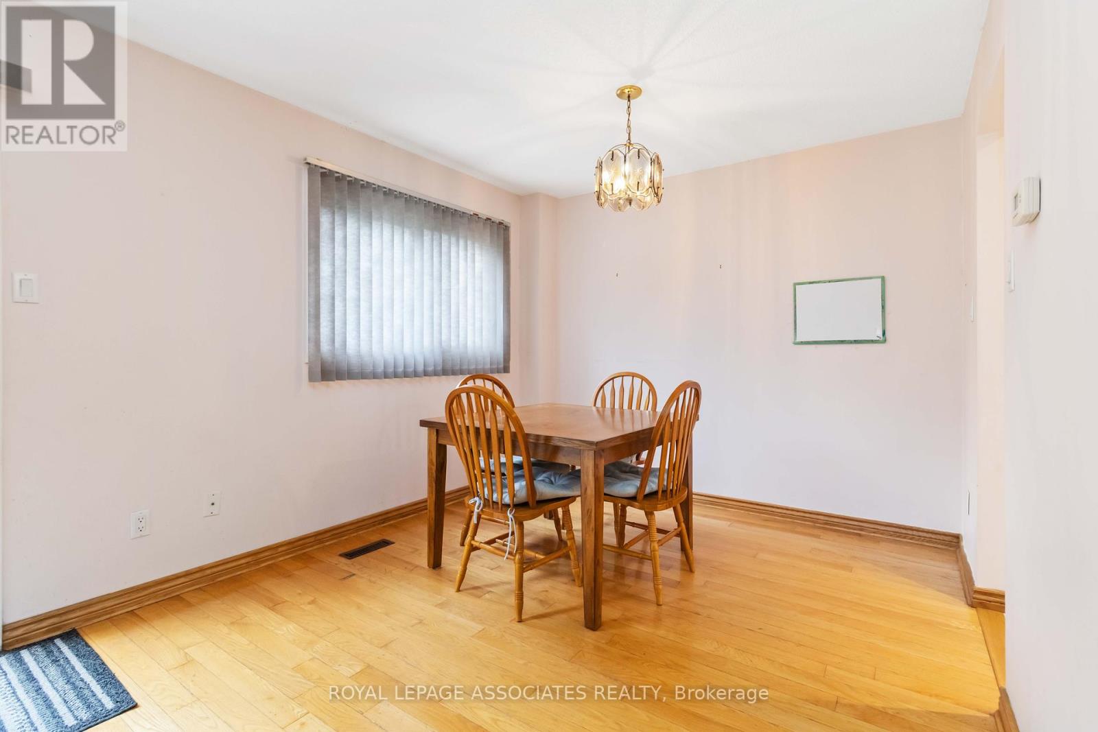 Photo 9 of 4343 Lee Drive, Mississauga ON