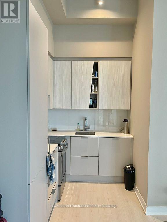 Photo 10 of 610 3900 Confederation Parkway, Mississauga ON