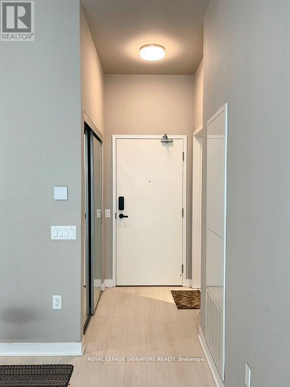 Photo 8 of 610 3900 Confederation Parkway, Mississauga ON