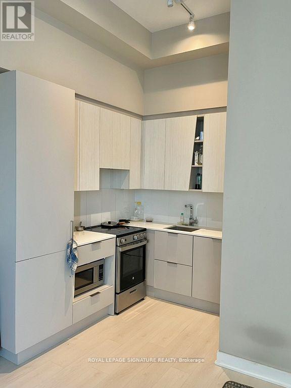 Photo 9 of 610 3900 Confederation Parkway, Mississauga ON