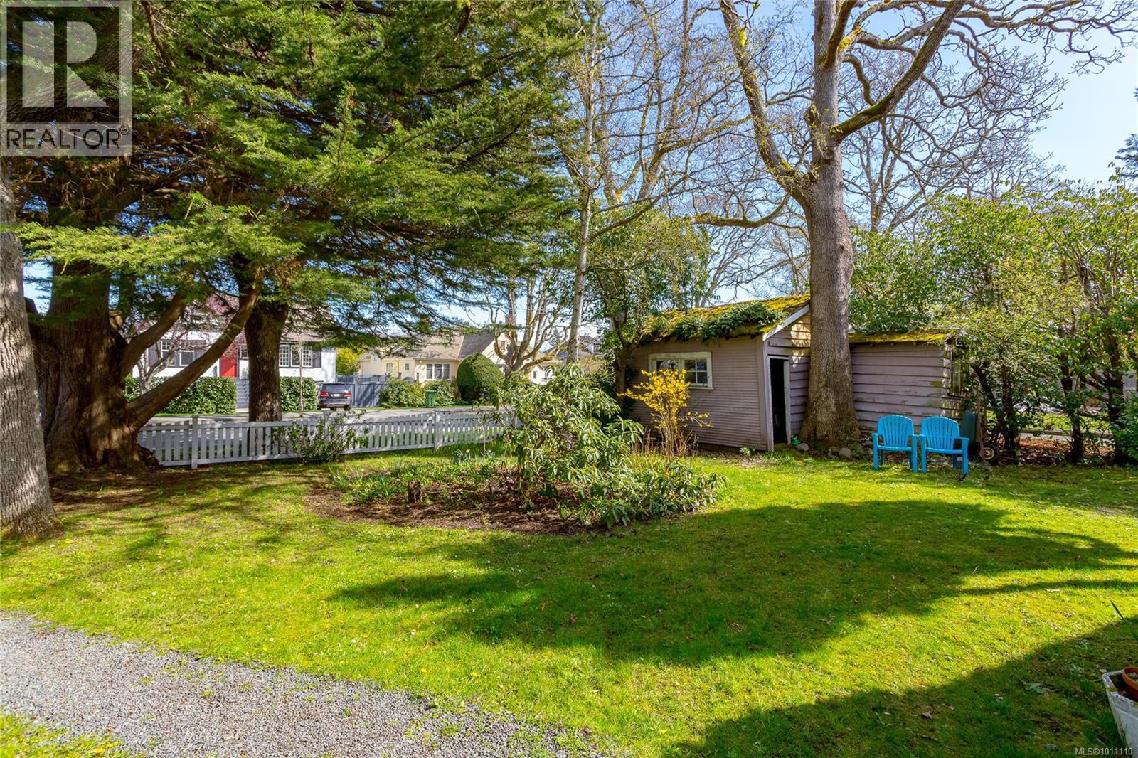 Photo 24 of 1070 St David St, Oak Bay BC