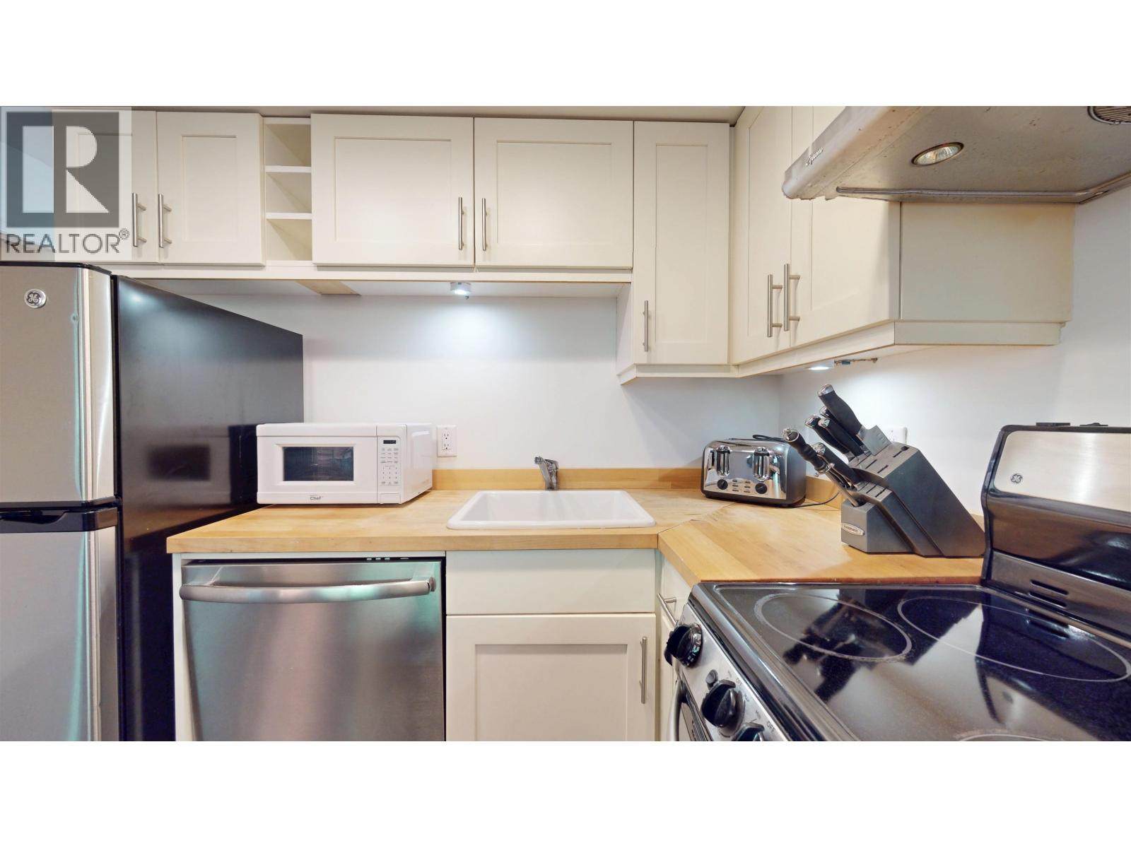 101 3070 HILLCREST DRIVE, Whistler
