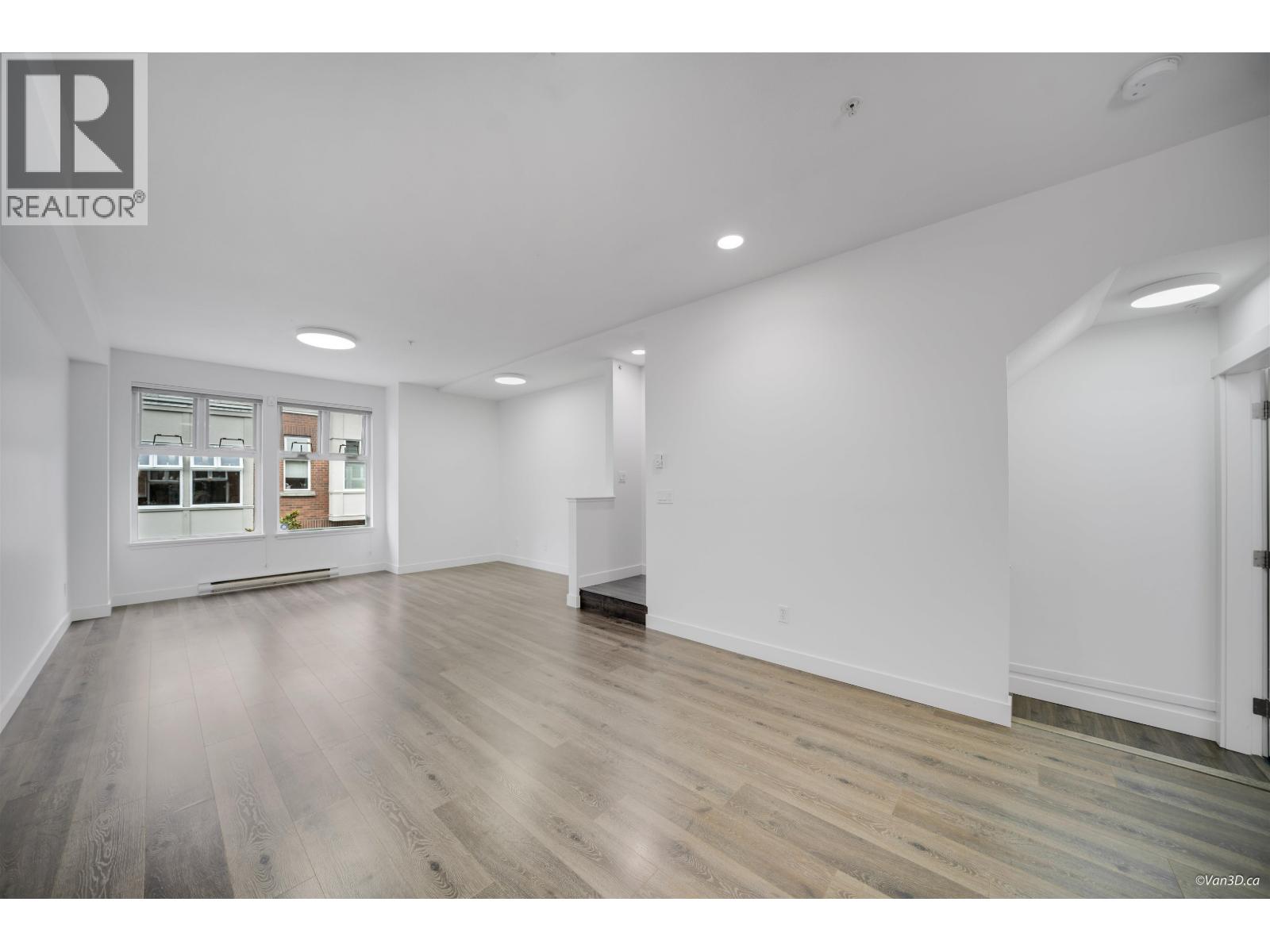 Photo 3 of 6612 Arbutus Street, Vancouver BC