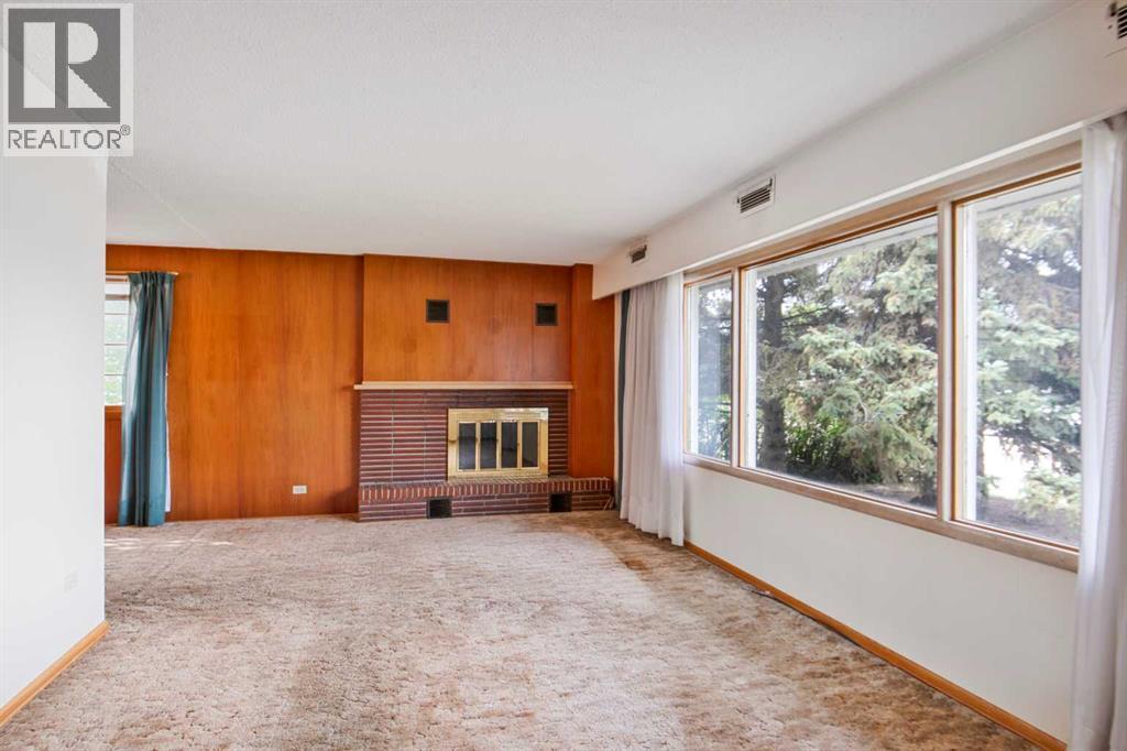 Photo 4 of 10007 92 Avenue, Grande Prairie AB