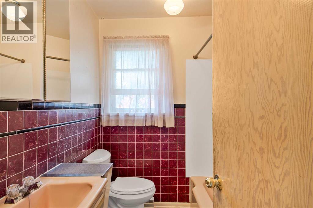Photo 12 of 10007 92 Avenue, Grande Prairie AB