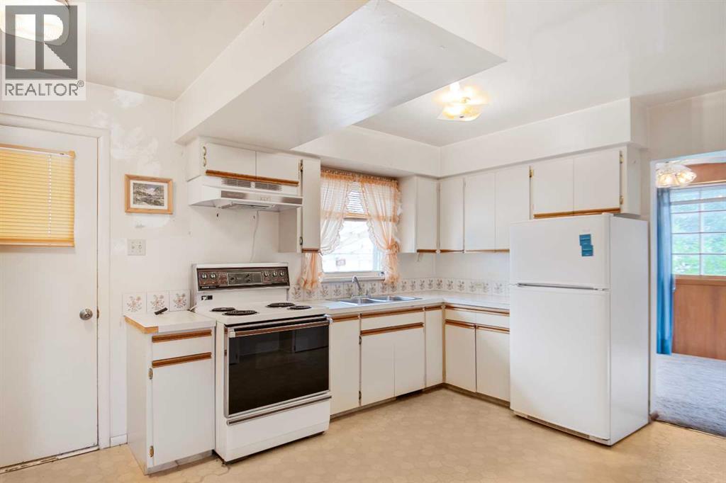 Photo 9 of 10007 92 Avenue, Grande Prairie AB
