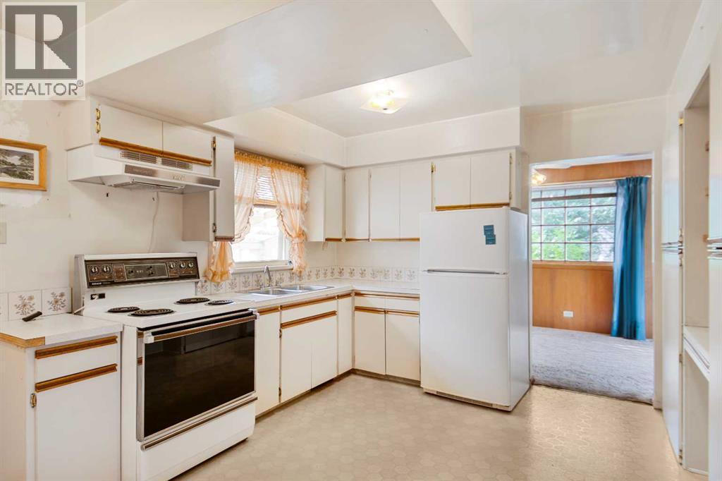 Photo 7 of 10007 92 Avenue, Grande Prairie AB