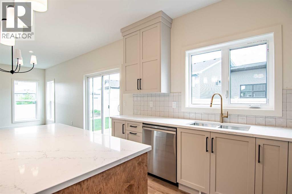 Single Family House for Sale in  Eaton Crescent Evergreen Red Deer 