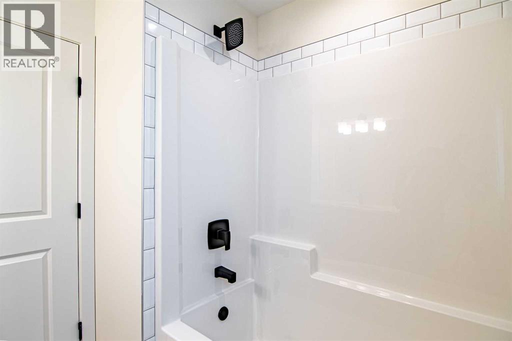 Single Family House for Sale in  Eaton Crescent Evergreen Red Deer 