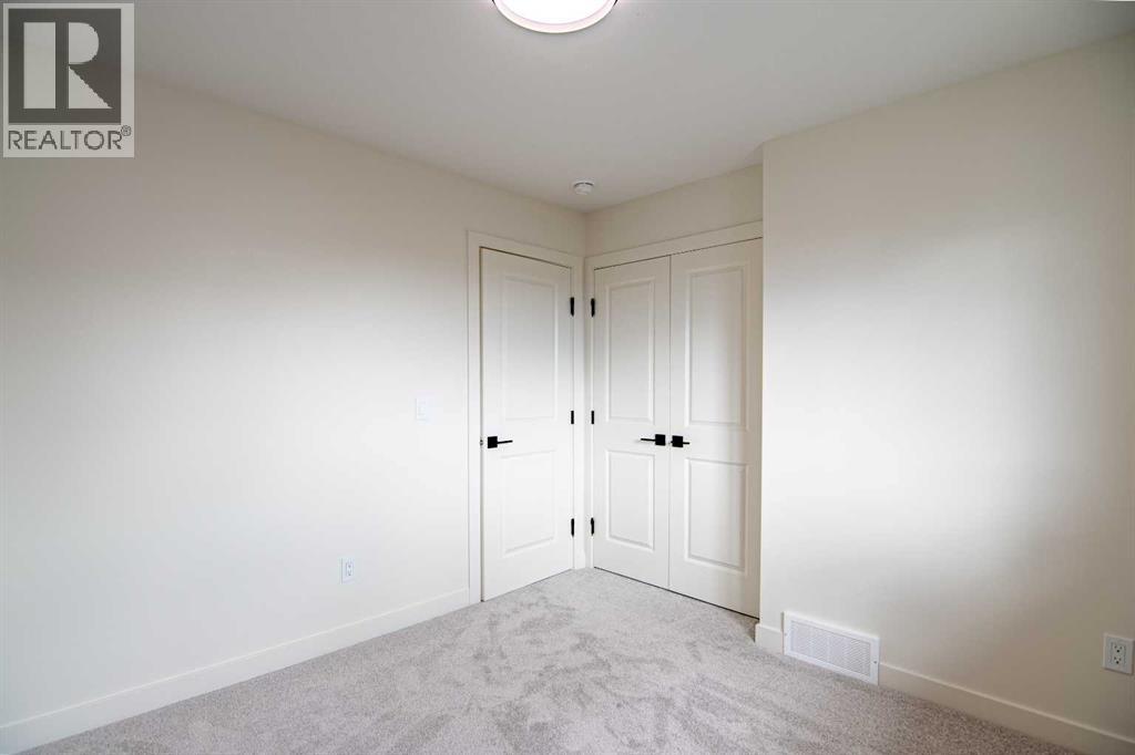 Single Family House for Sale in  Eaton Crescent Evergreen Red Deer 