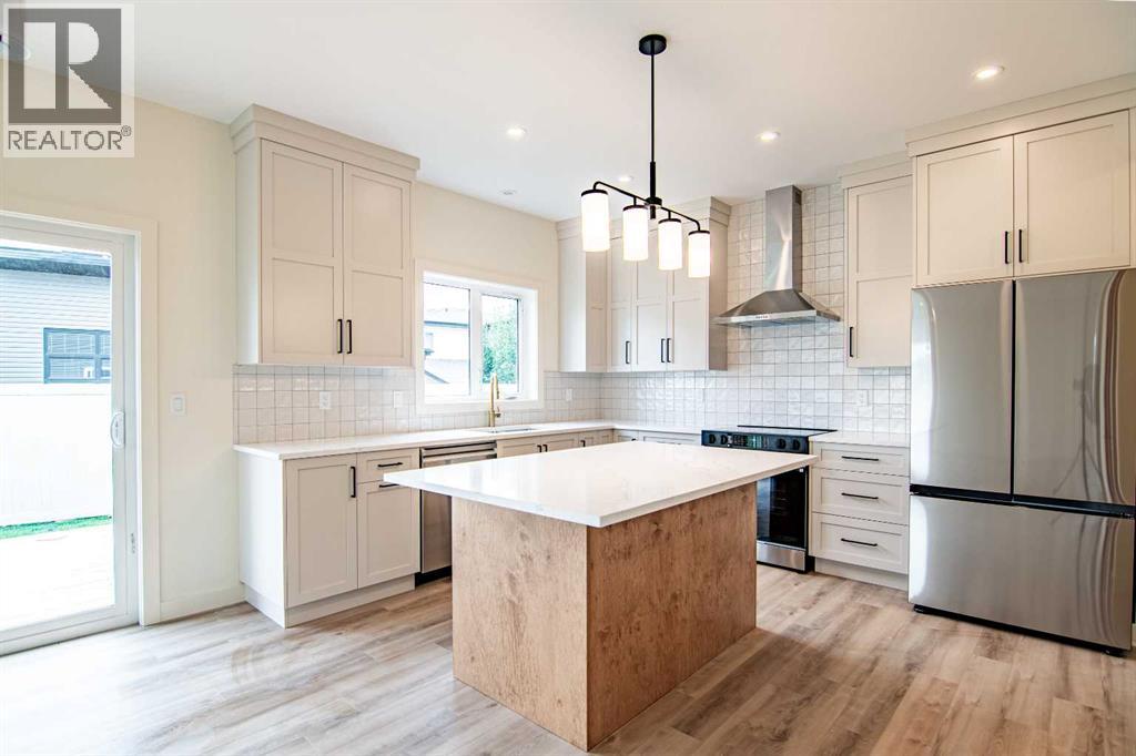 Single Family House for Sale in  Eaton Crescent Evergreen Red Deer 