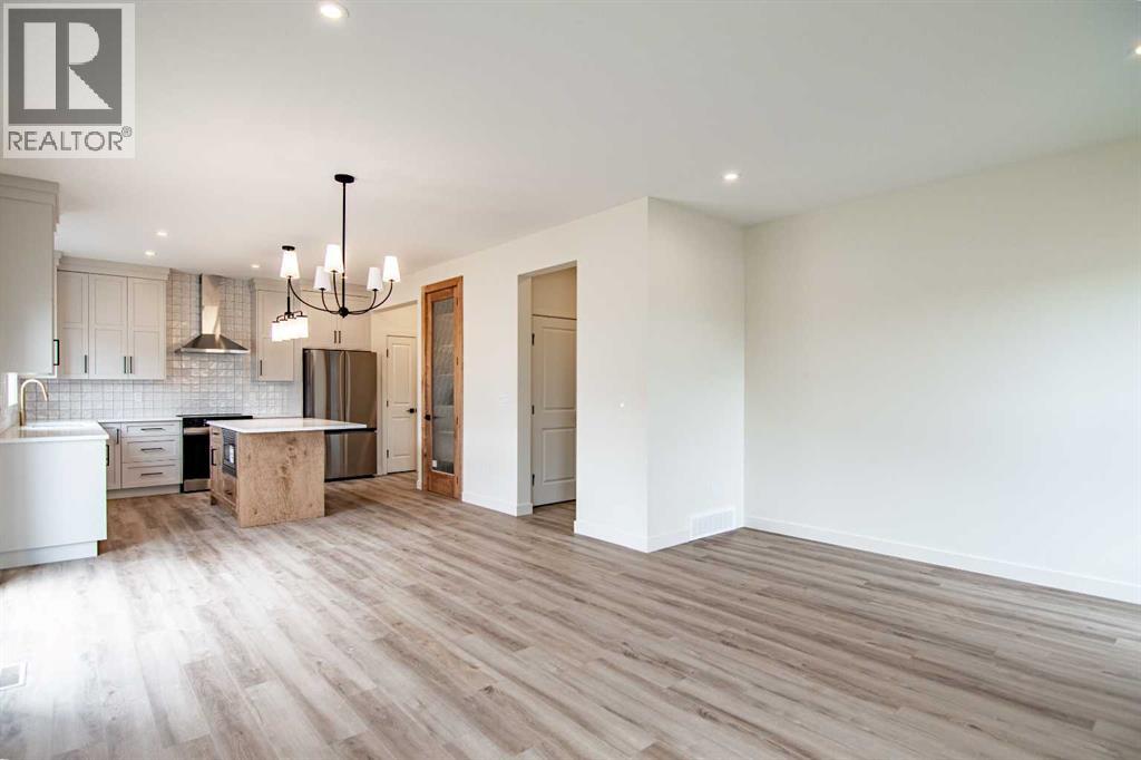 Single Family House for Sale in  Eaton Crescent Evergreen Red Deer 