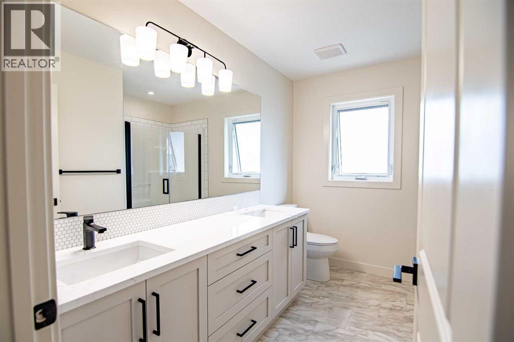 Single Family House for Sale in  Eaton Crescent Evergreen Red Deer 