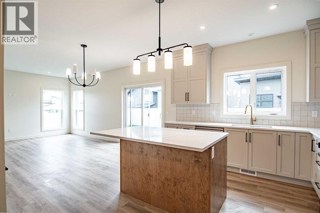Single Family House for Sale in  Eaton Crescent Evergreen Red Deer 