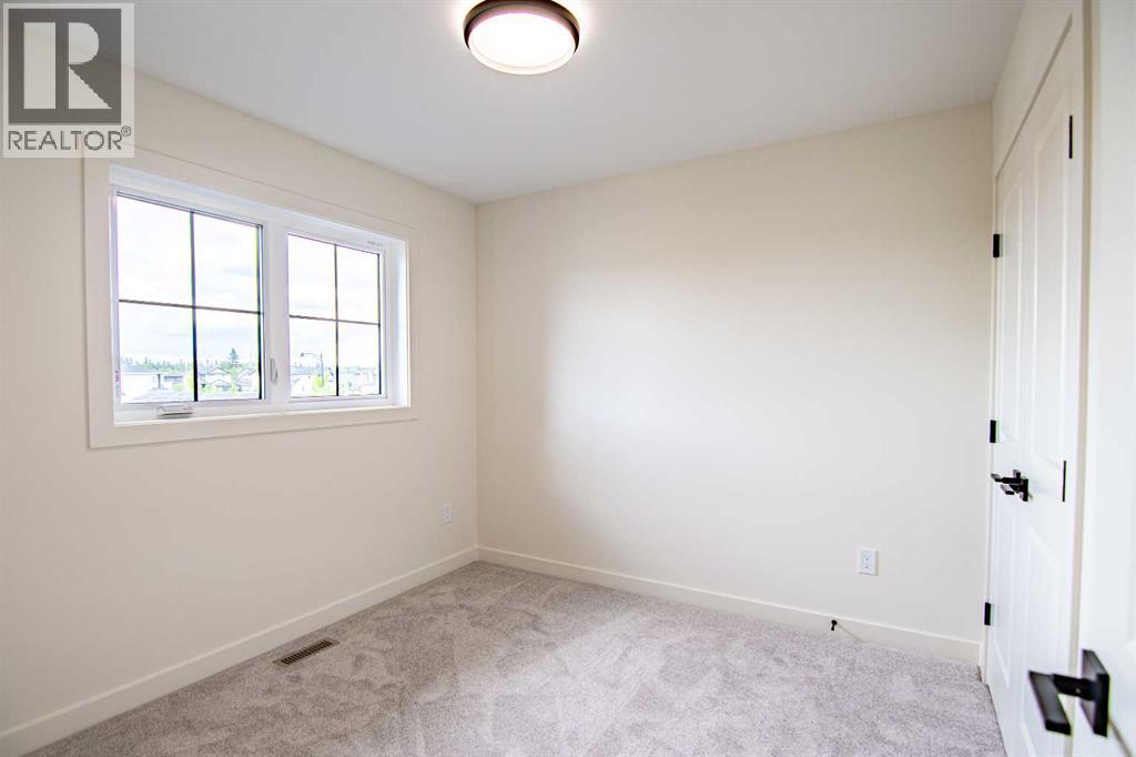 Single Family House for Sale in  Eaton Crescent Evergreen Red Deer 
