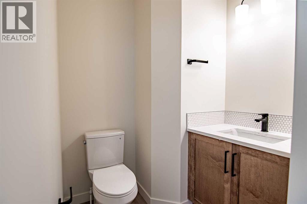 Single Family House for Sale in  Eaton Crescent Evergreen Red Deer 
