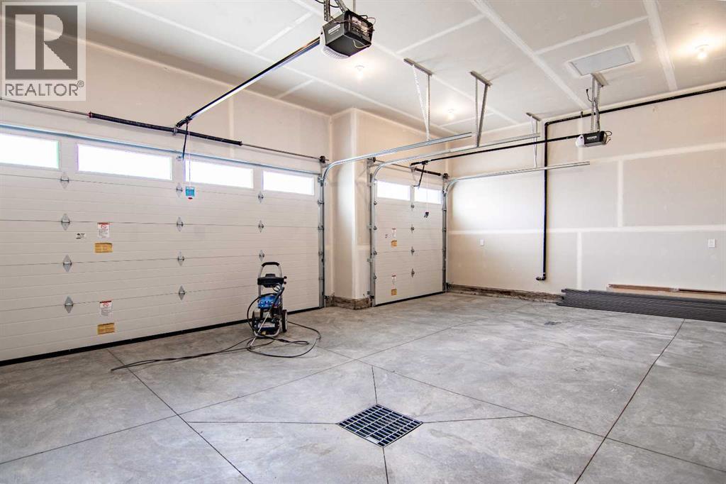 Single Family House for Sale in  Eaton Crescent Evergreen Red Deer 